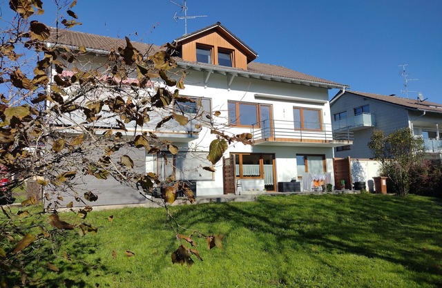 Neu renovierte 3 Zimmer Ferienwohnung mit Südbalkon (für Familie mit 2 Kindern)