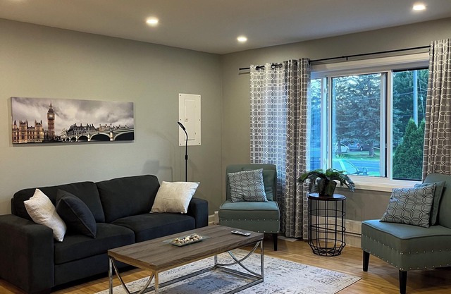 Newly renovated and fully equipped for your stay- Pets welcome!
