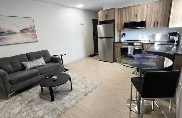 Newly renovated 1 bed 1 bath #UPPER floor unit.