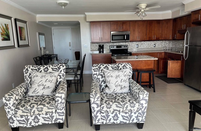 Neu renovierte 1000 Sq / ft Ocean View, Korallenstrände, Freeport, Grand Bahamas