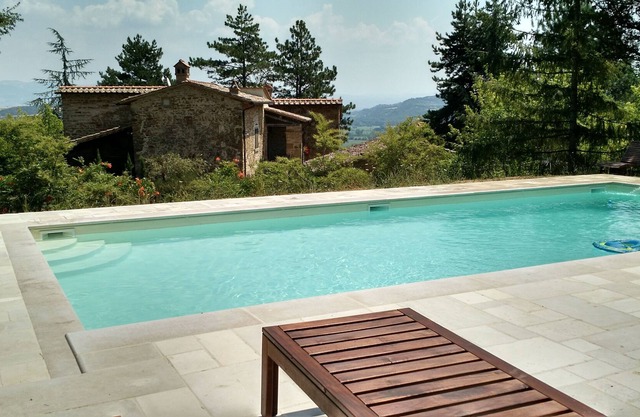 Neu renovierte 18. Jahrhundert Hilltop Villa mit 6 Bad, Pool, Wifi