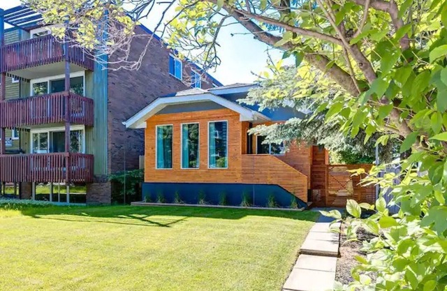 Newly Renovated 2 BDRM Near DT & River w/ Parking