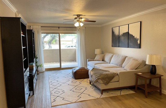 Newly Renovated 2 Bed / 2 Bath Corner Unit