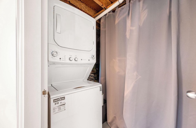 Newly renovated 2 bedroom 1 bath, dog friendly place with a hot tub, bbq, 3 TVs.