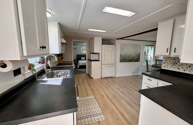 Newly renovated 2-bedroom cottage conveniently located with all the amenities!