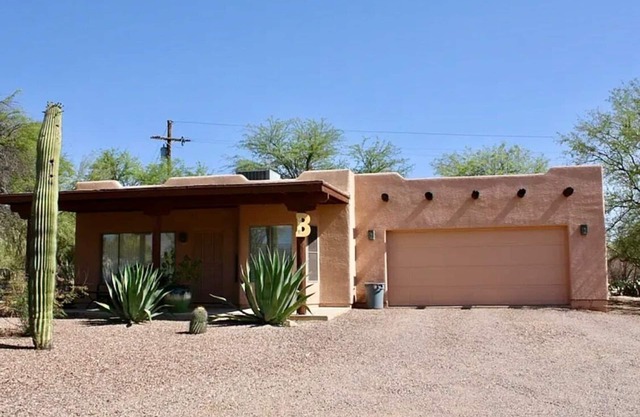 Newly renovated 2-bedroom house with WiFi, in Tucson
