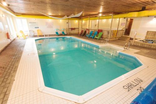 Newly Renovated 2 Bedroom Beach Front Condo 2A