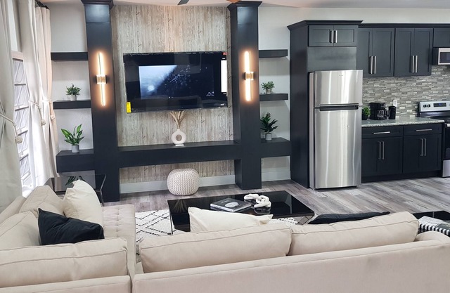 Newly Renovated 2BR: Modern Luxury Near the Beach