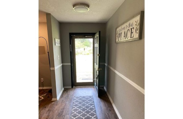 Newly Renovated 3/2 centrally located to all PNS.