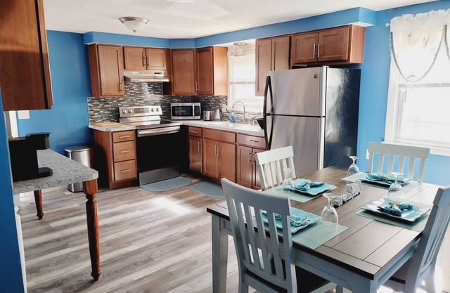 Newly renovated 3 bedrooms entire unit