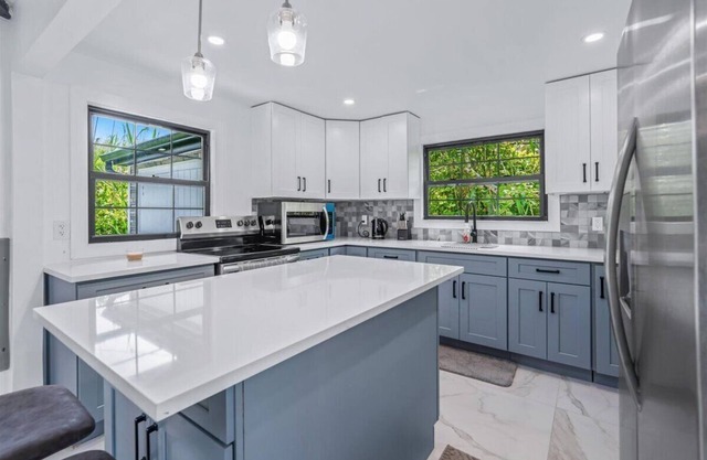 Newly renovated 4 bed 2 bath close to bay and beach