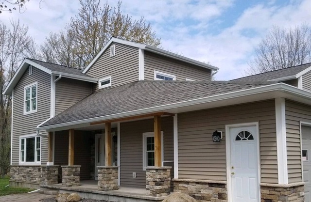 Newly Renovated 4 Bedroom House near Lake Ontario