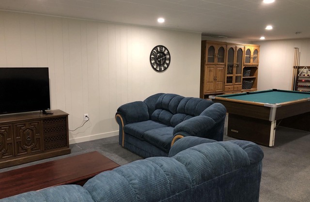 Newly renovated 5 bedroom 2 bath house on Payne Lake road 15 mins from Waterton