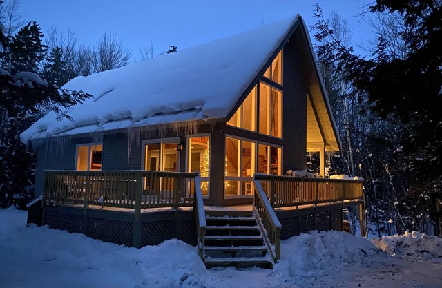 Newly renovated 5BR ski house with game room just minutes to 4 nearby mountains