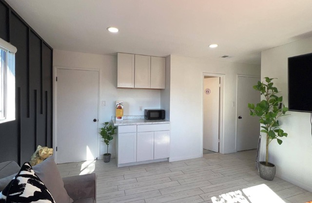 Newly renovated ADU/ Studio a modern oasis