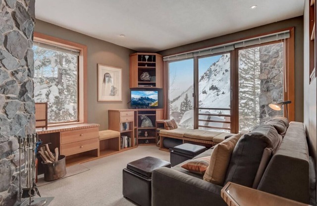 Newly renovated! Alta Blackjack Condo - ski-in/ski-out Snowbird, ski-in Alta