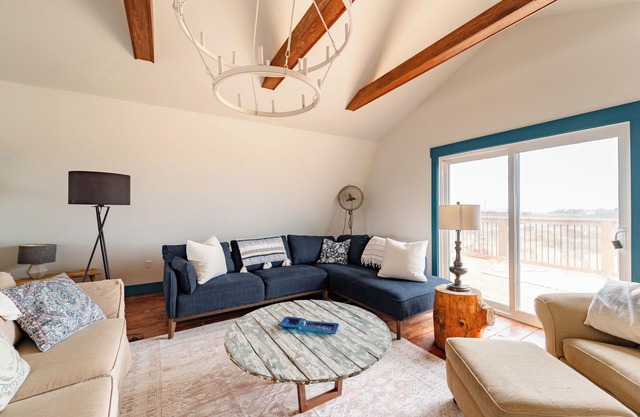 Newly Renovated Beach Barn 5 minute walk for wonderful Port Maitland beach