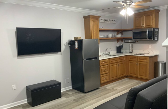 **Newly Renovated** Big Easy Apartment