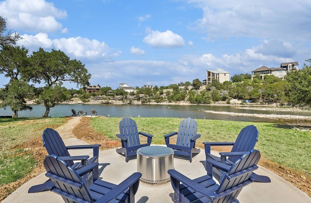 Newly Renovated | Blue Moon PK 4/3 home in Hells Gate, Water Access