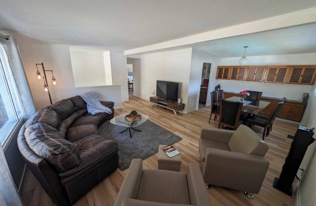 Newly Renovated Family Lakehouse