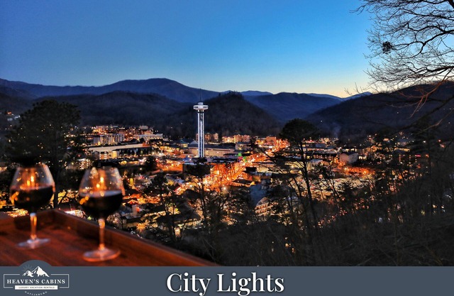 Newly Renovated Cabin- 2 Bedroom Luxury Suite Above DT Gatlinburg