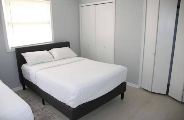 Newly Renovated Charming Family-Friendly Retreat in Harper Woods: