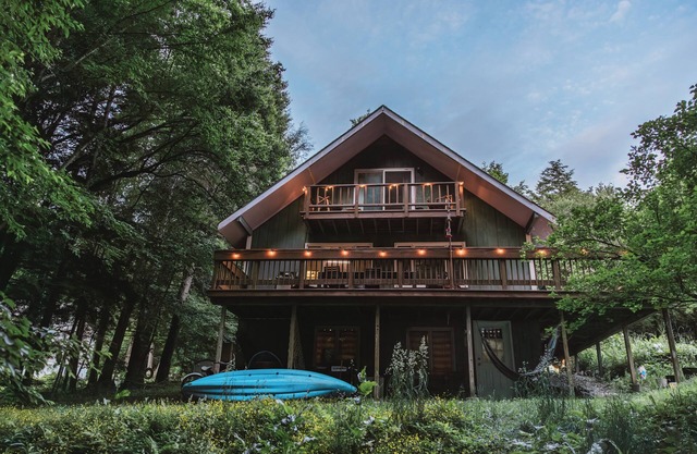 Newly renovated chalet, 9 min to Mt. Snow