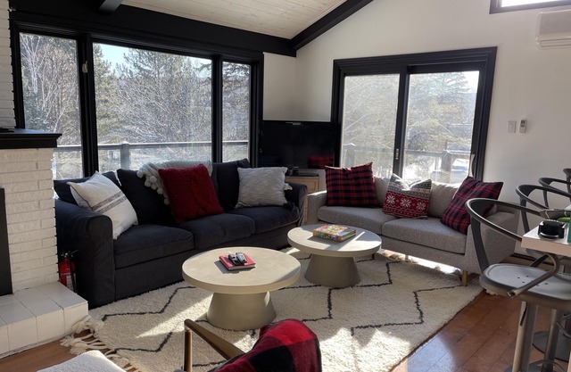 Newly Renovated Chalet in Beaver Valley, close to many Ski Hills!!