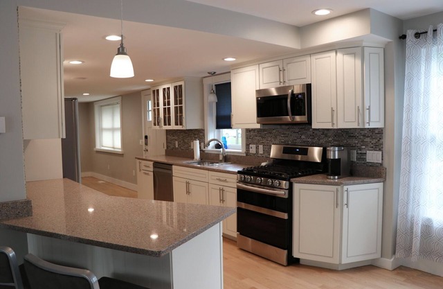 Newly renovated close to local beaches with Central A/C