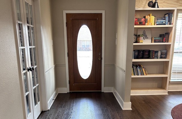 Newly Renovated Classic Conway Home! Close to all Conway has to offer.