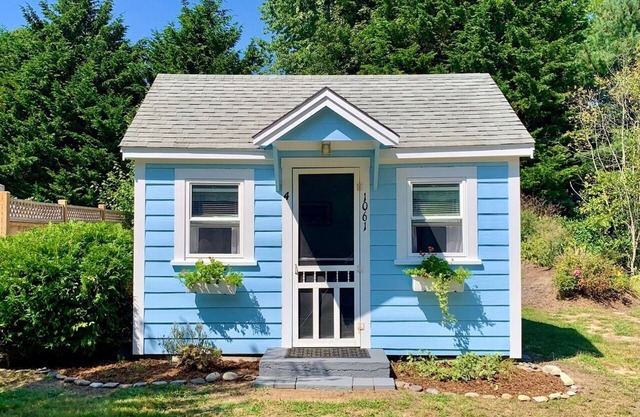 Newly renovated, close to beaches, Eastham studio cottage now available!