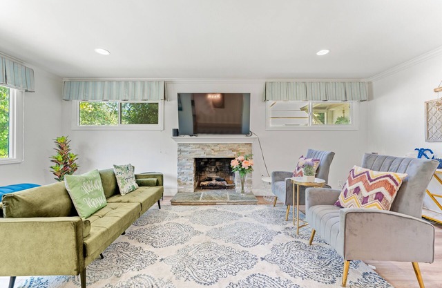 Newly Renovated Comfortable 4 Bds Houses in LA
