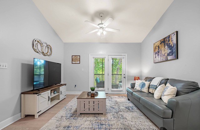 Newly Renovated Condo Minutes from The Beach, OWA Water Park and Tanger Outlets