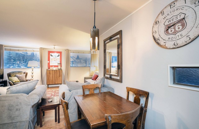 Neu renovierte Wohnung in der Nähe von Lift 7 und dem Lebensmittelgeschäft.