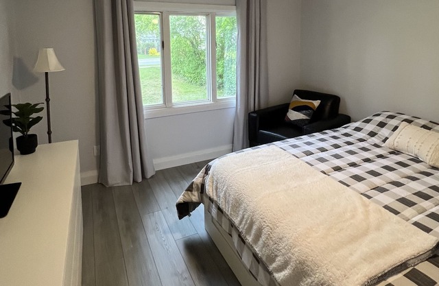 Newly Renovated Cottage Between Port Elgins Main Beach and Downtown Core