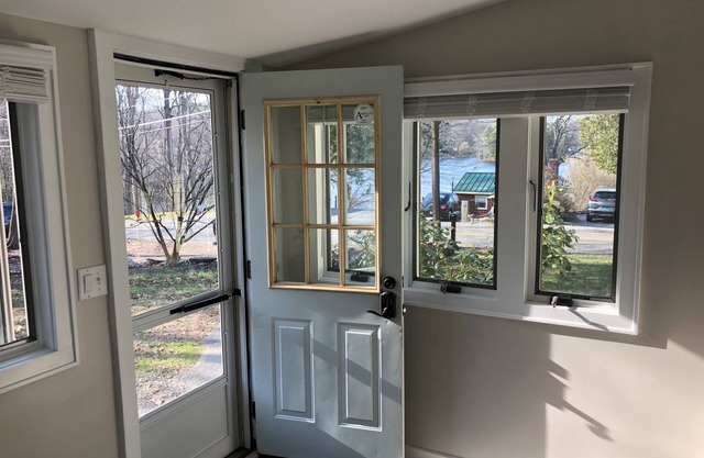 Newly renovated cottage on the lake!