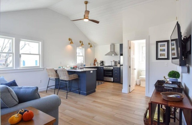 Newly Renovated Cottage on Town Cove!