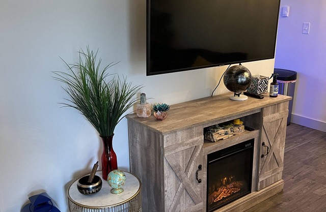 Newly Renovated Cozy 2 Bd Rm Apt