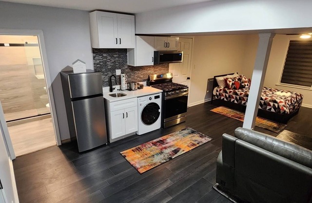 Newly renovated cozy full studio with garden and huge deck.