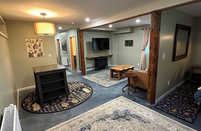 Newly renovated, cozy downtown studio suite