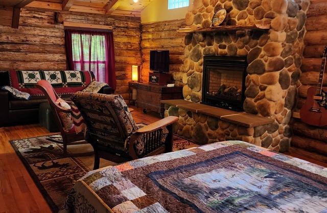 Newly renovated. Cozy home for a perfect quiet getaway 25 miles from Marquette