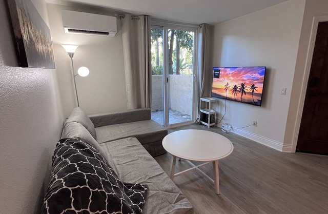 Newly Renovated Cozy Condo in Sunny La Jolla/UTC-San Diego, Fully Furnished!