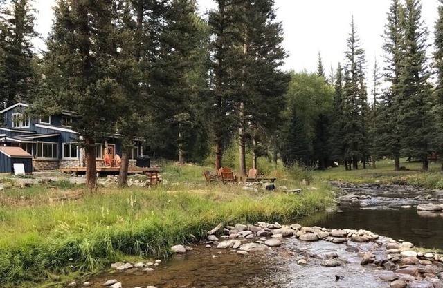 Newly Renovated Creekside Cabin!