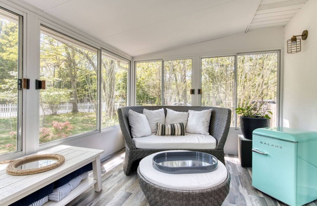 Newly Renovated East Hampton House - Bay Beach community
