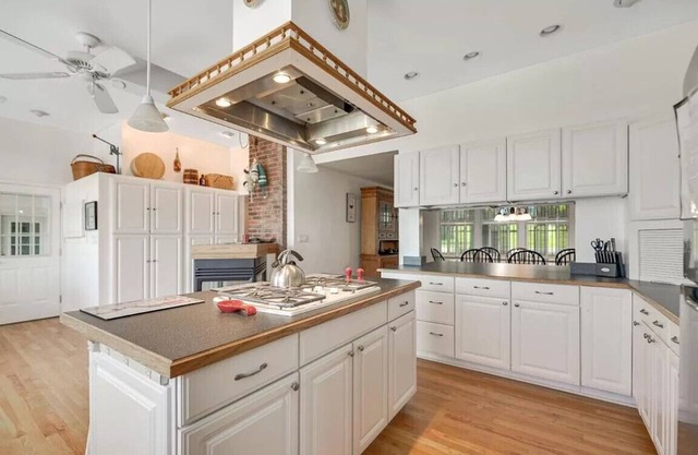 Newly Renovated East Shore Lakeside Ranch, Private Beach, Hot Tub, Boat Launch