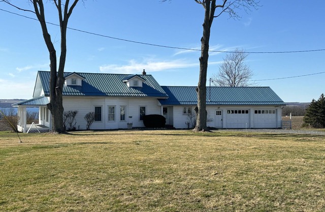 Newly Renovated Farmhouse Finger Lakes