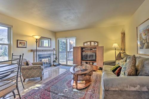 Newly Renovated Frisco End Unit with Gorgeous Views!