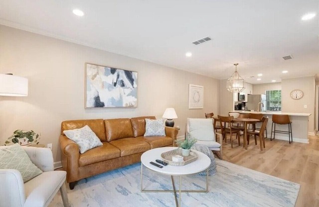 Newly Renovated Game Day - Ready Rebel Condo! 10 minute walk to games!