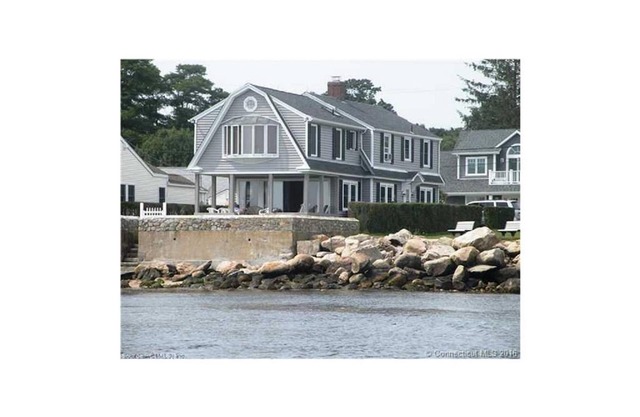 NEUES ANGEBOT - HERRLICHES HAUS AM WASSER in Black Point Beach