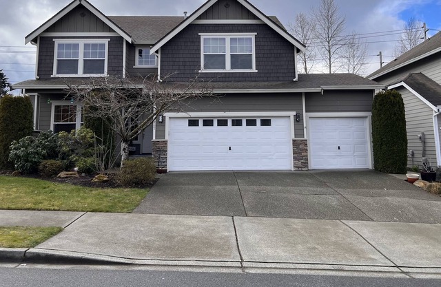 Newly renovated! Great place to entertain! Lots of space.